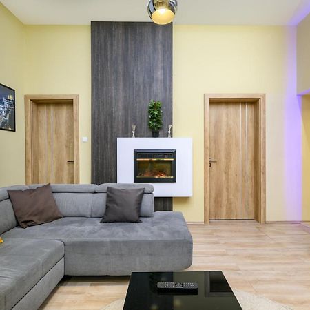 Downtown Deluxe-Two Bedroom Apartment With Sauna Будапешт Экстерьер фото